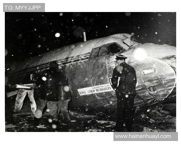 美国空难导致足球明星不幸去世震惊体育界与球迷心灵 美国空难导致足球明星不幸去世震惊体育界与球迷心灵